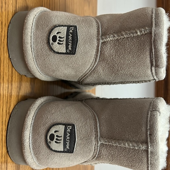 Bearpaw Womens Alyssa Ivory Suede Ankle  Pull On Snow Boots.  Gently Used. - Picture 4 of 8